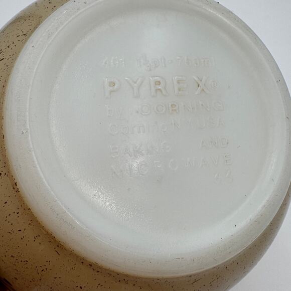 Vintage Pyrex Mixing Bowl 1.5 pt Homestead 401, 5 3/4" - Picture 8 of 10